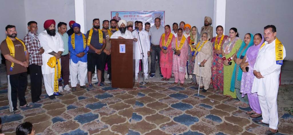 Dozens of families join AAP in presence of Deputy Speaker S Jai Krishan Singh Rouri